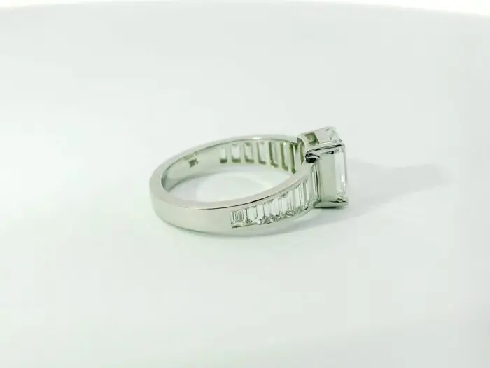 Gabrielle emerald center with graduated trapezoid ring
