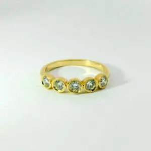 Cinq five stone bezel